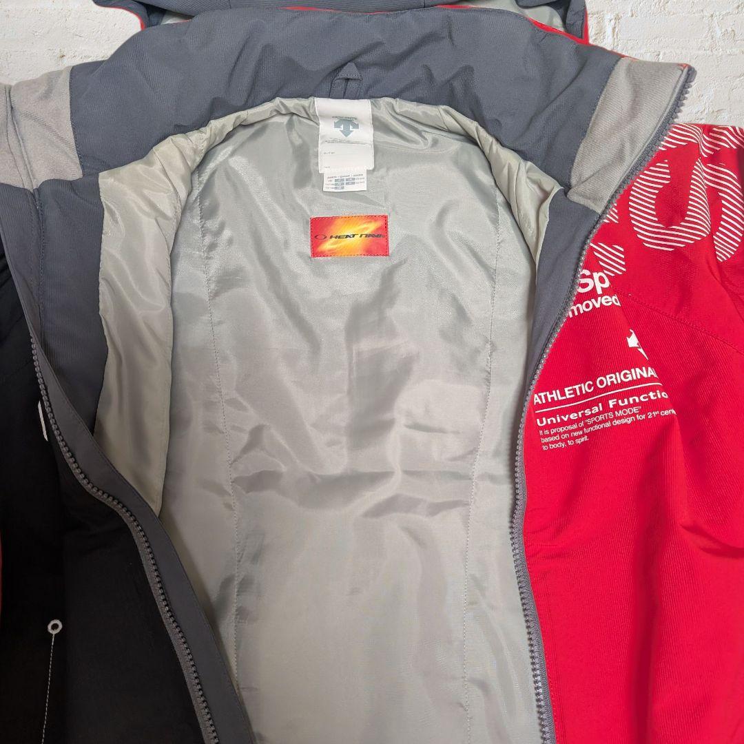 美品】DESCENTE スキーウェア 140cm 防水透湿素材 目立つ赤