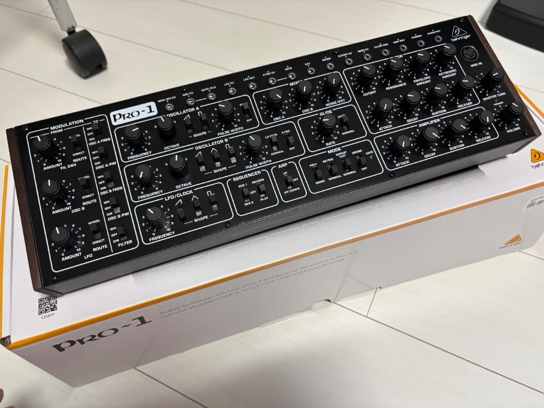 Behringer Pro-1 アナログシンセサイザー Amazon.com: Behringer PRO-1 : Musical Instruments