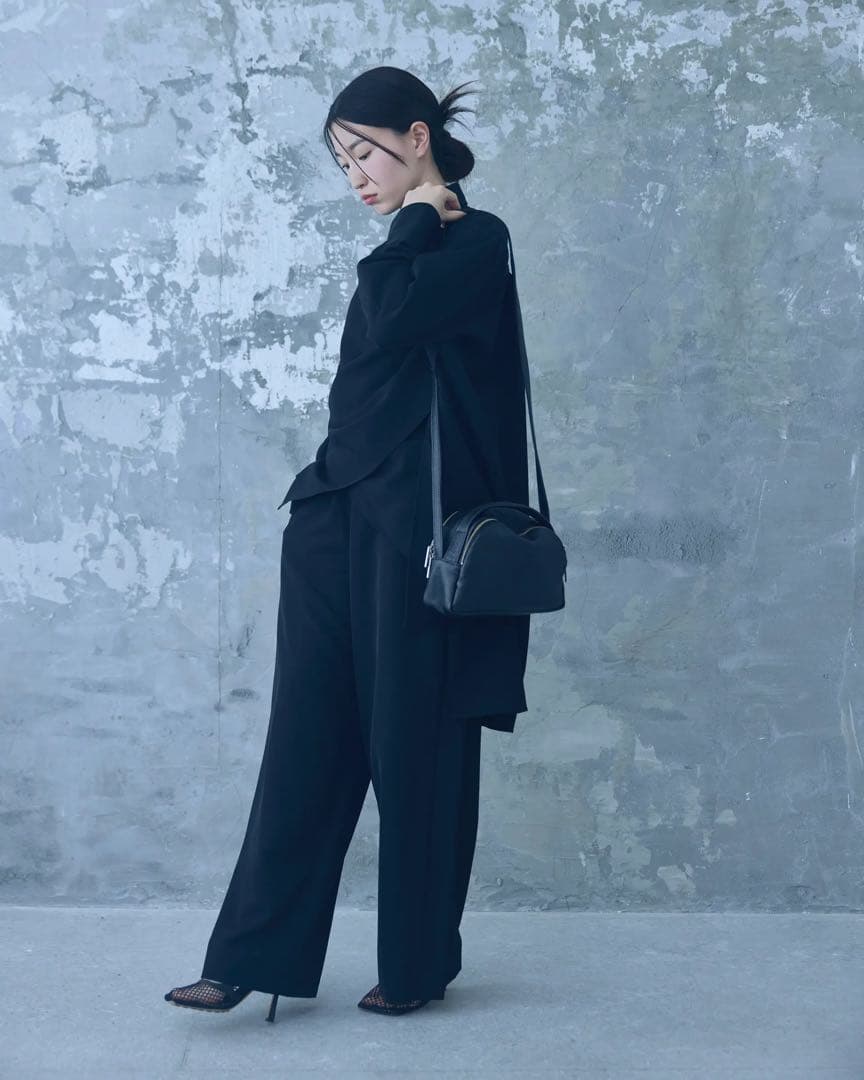 chi.wata ブラックレザーショルダーバッグ バッグ www.bysaservices.com