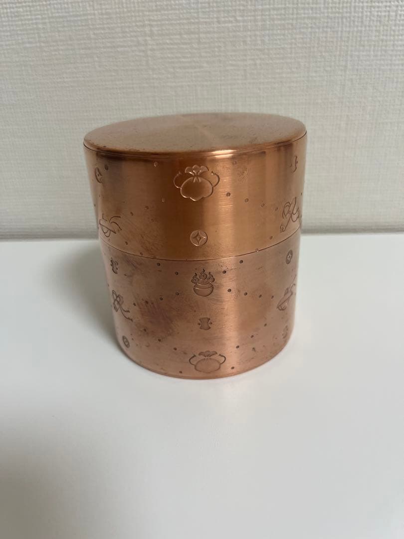 開花堂　茶筒　宝づくし 開化堂さんの茶筒 @kaikadoteacaddy 「宝づくし」 つまみが打ち出の