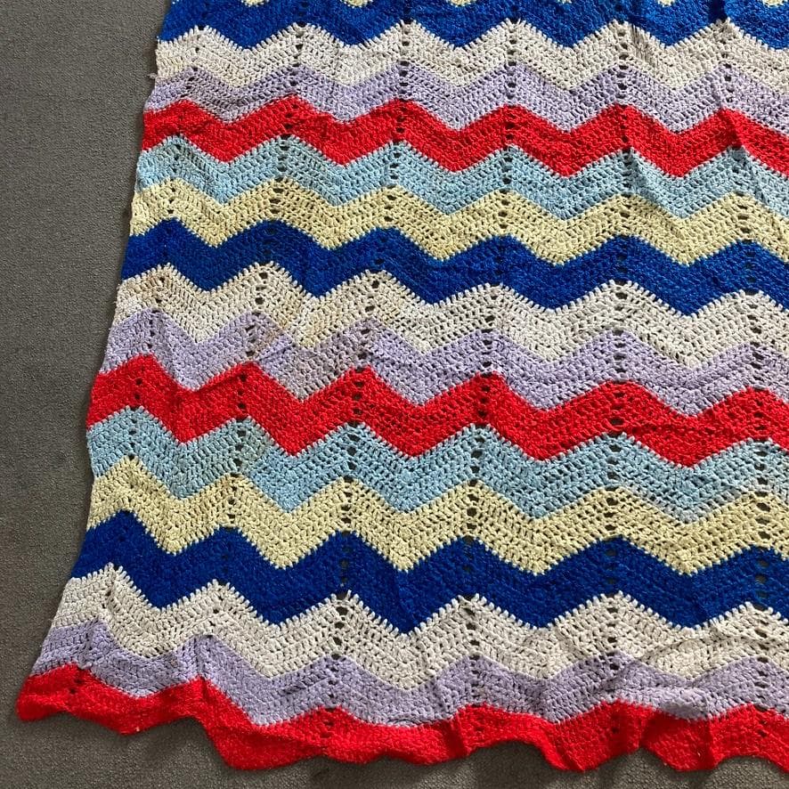 BQJU クロシェ ニット ラグ ビンテージ 赤 青 黄 シェブロン柄 L