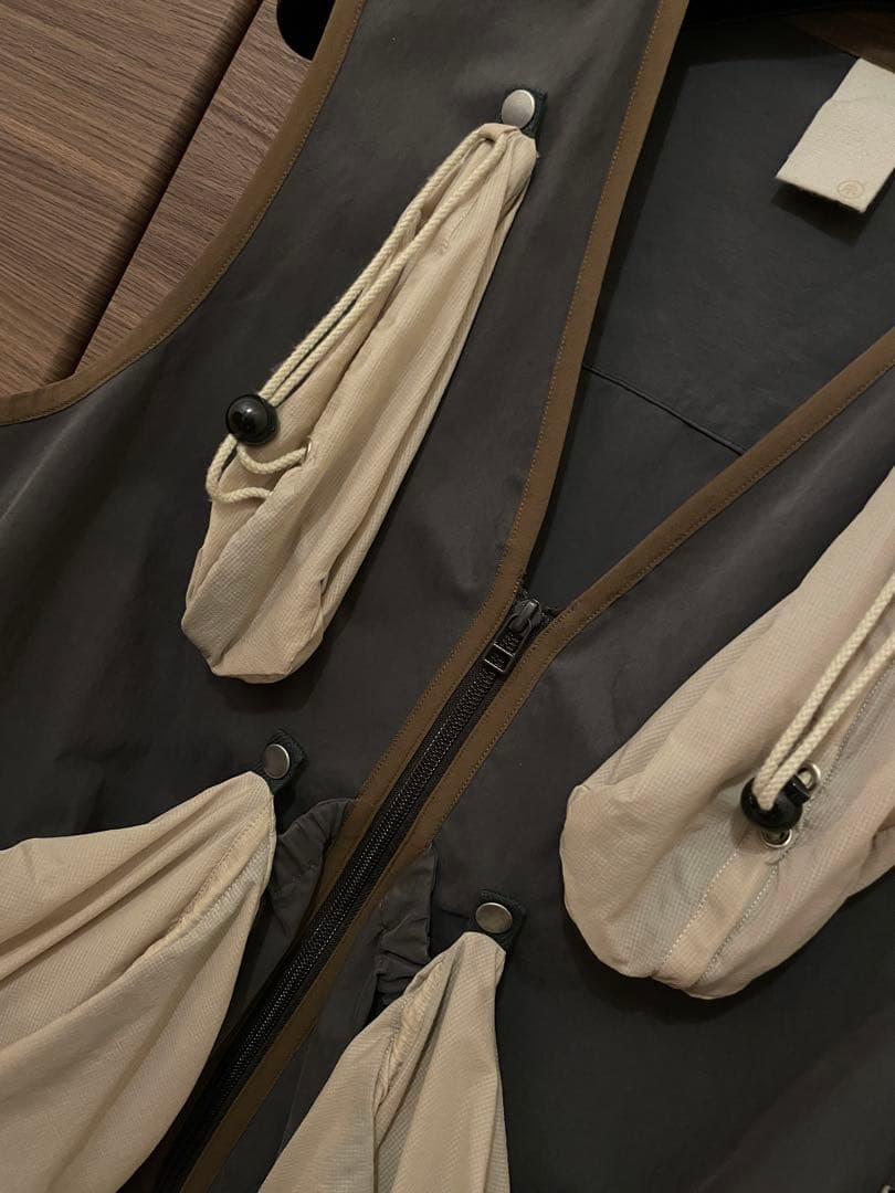 JIAN YE(ジェンイェ)／T-C VEST サンダークラウドベスト】 - メルカリ