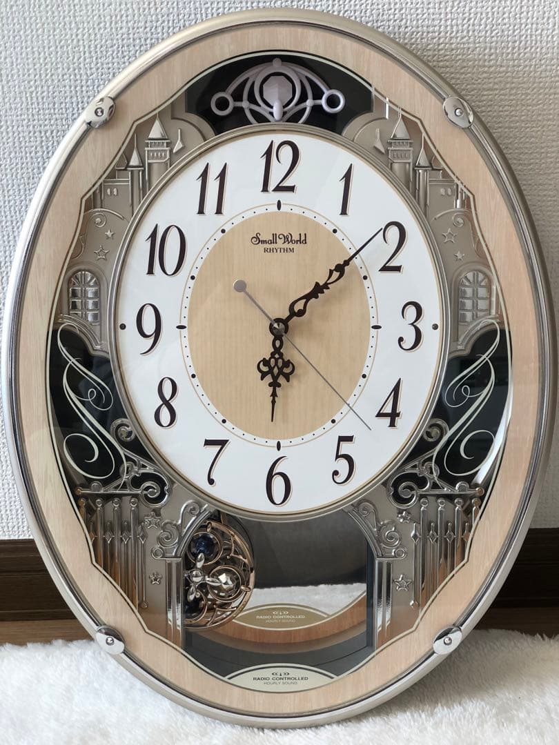 【美品】リズムRHYTHM 電波掛時計　スモールワールドクラッセ ☆新品正規品☆『RHYTHM』リズム スモールワールドクラッセ 電波