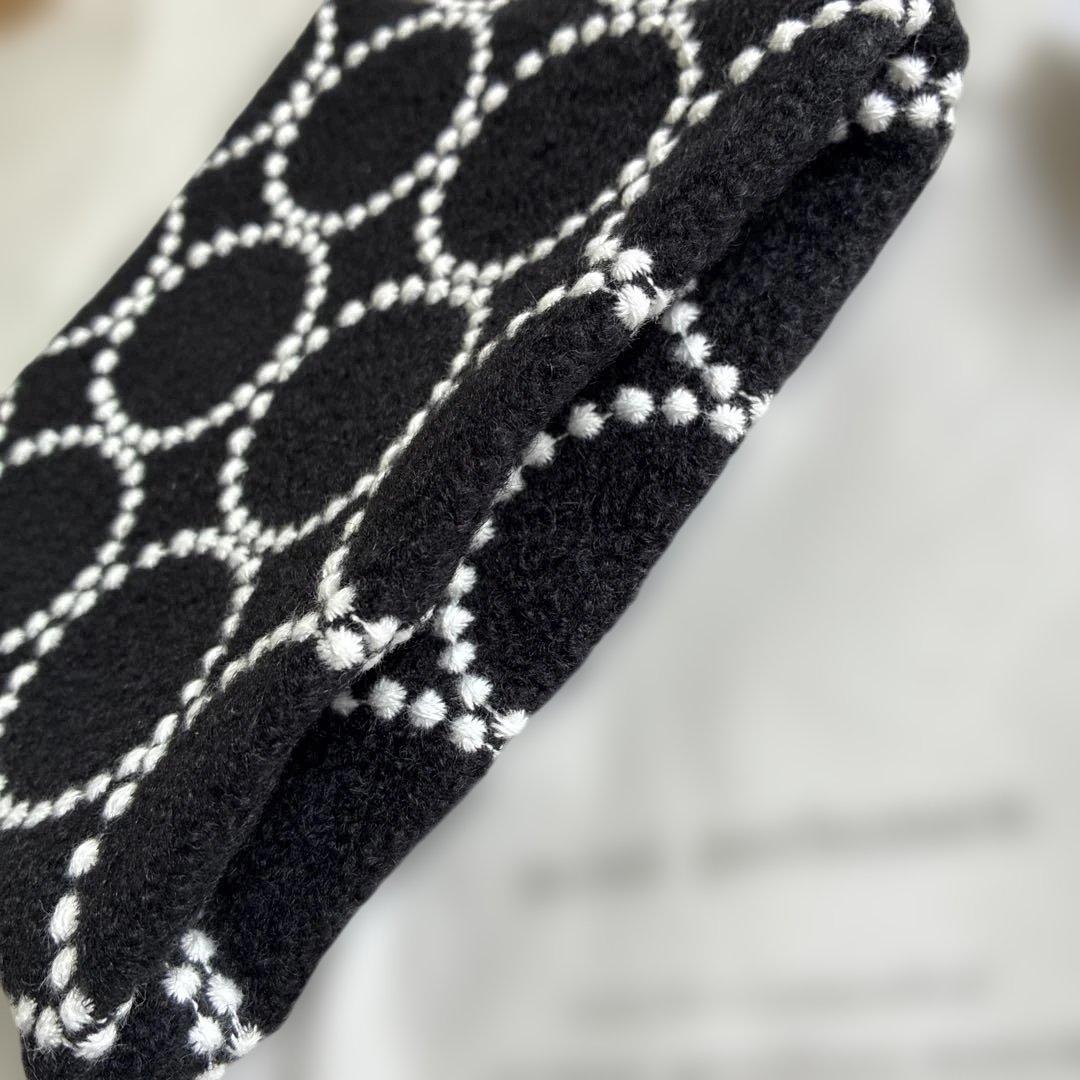 専用 ミナペルホネン korva pouch タンバリン ブラック 新品・未使用