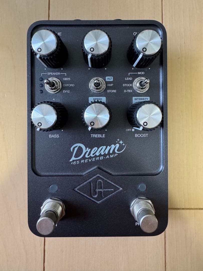 UAFX Dream ‘65 Reverb Amplifier Universal Audio Dream '65 Reverb Amplifier Pedal | Sweetwater
