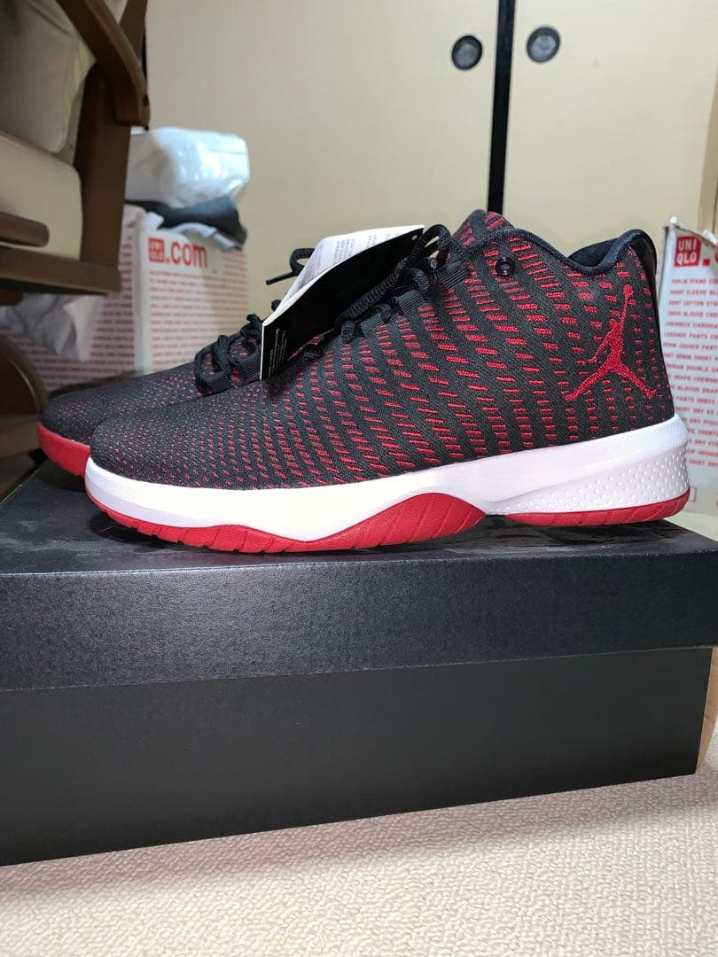 NIKEJORDAN B.FLY