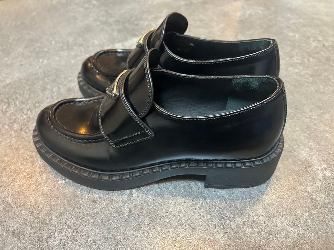 PRADA プラダ チョコレート ブラッシュドレザー ローファー　22.5cm