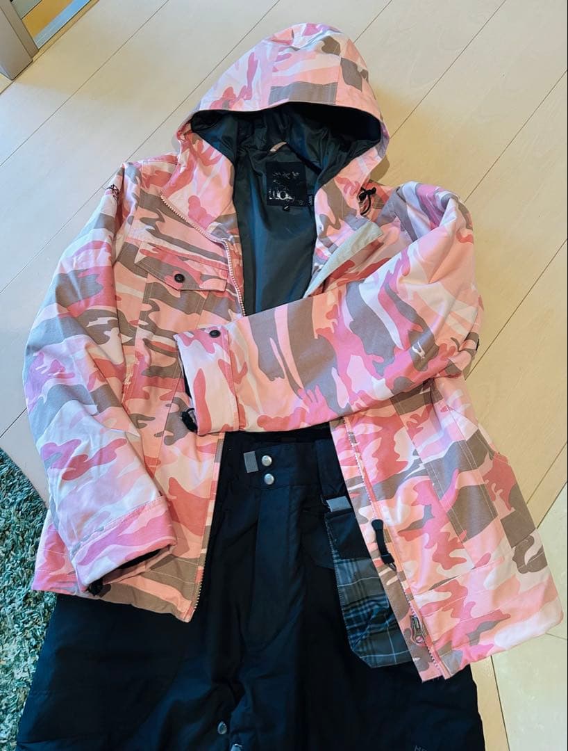 お値下げ⭐️【美品】ROXY/ HHピンク迷彩 スノーボード スキー ウェア