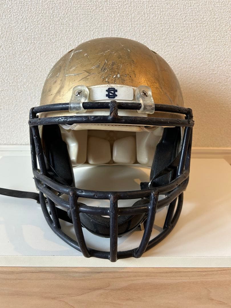 アメリカンフットボール　ヘルメット 金色　大阪産業大学附属高校 アメリカンフットボール ヘルメット 金色 大阪産業大学附属高校 - メルカリ