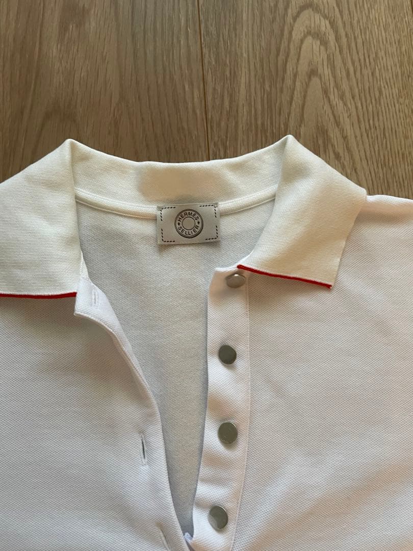 HERMES ホワイト ポロシャツ 半袖 赤アクセント レディース
