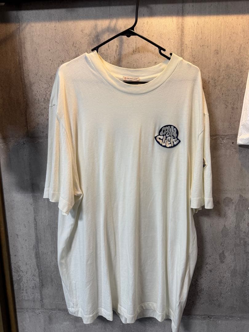 MONCLER グラフィックTシャツ ホワイト　XL Moncler Men's Graffiti Logo Graphic T-Shirt | Neiman Marcus
