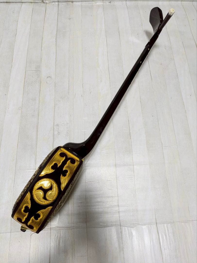 三線　胴 蛇皮（裏側破れ）【ケース付き】 訳あり