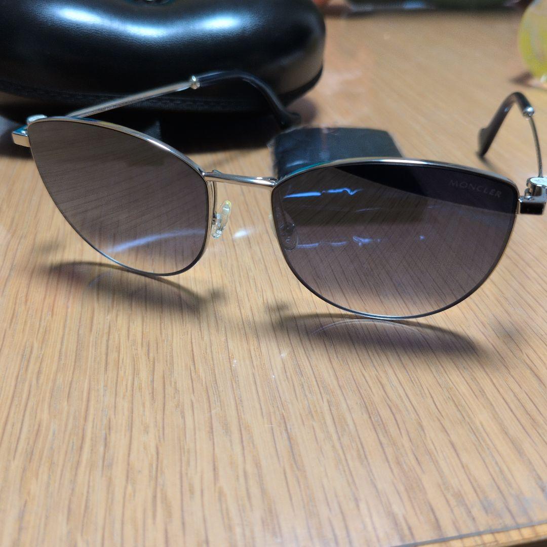 MONCLER キャットアイサングラス メタルフレーム グレー