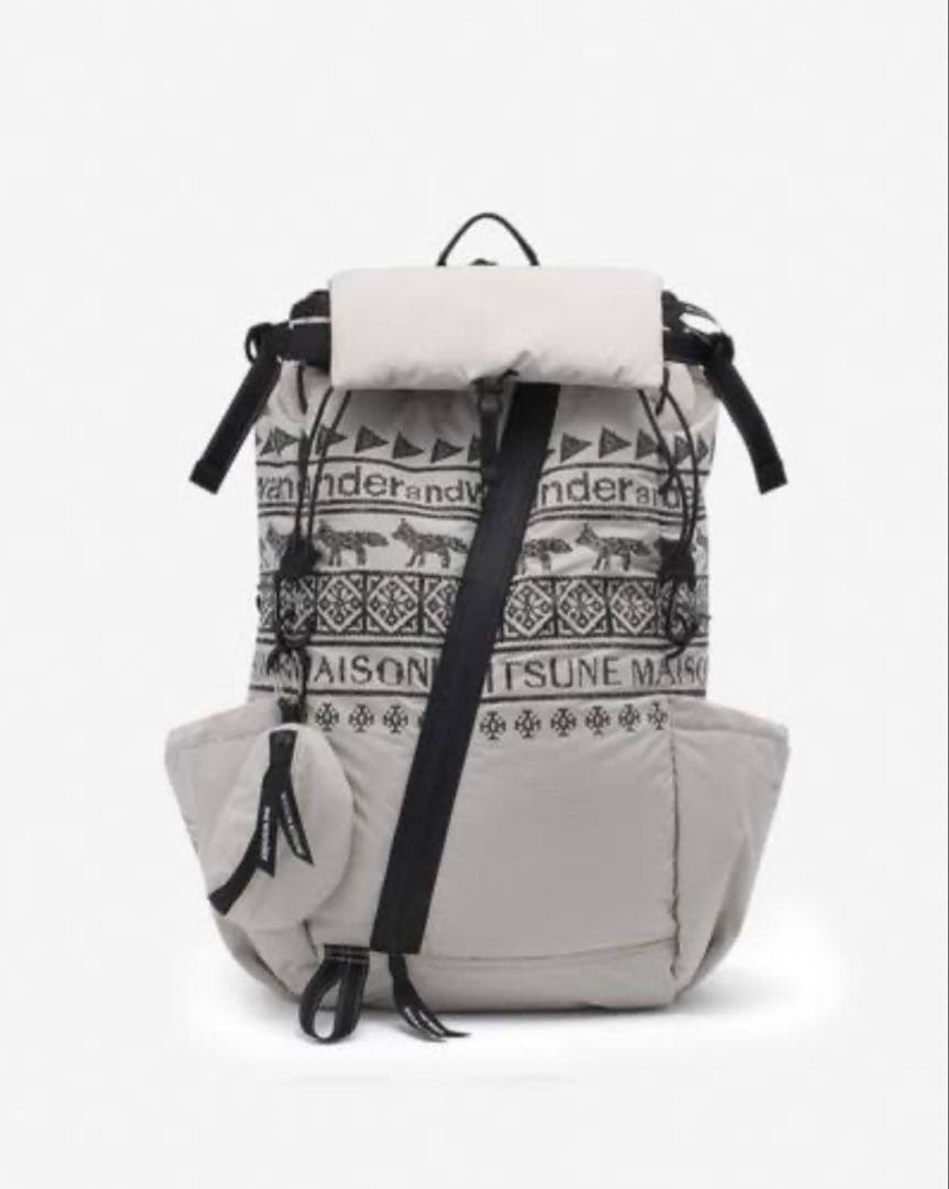 MAISON KITSUNE × and Wander バックパック
