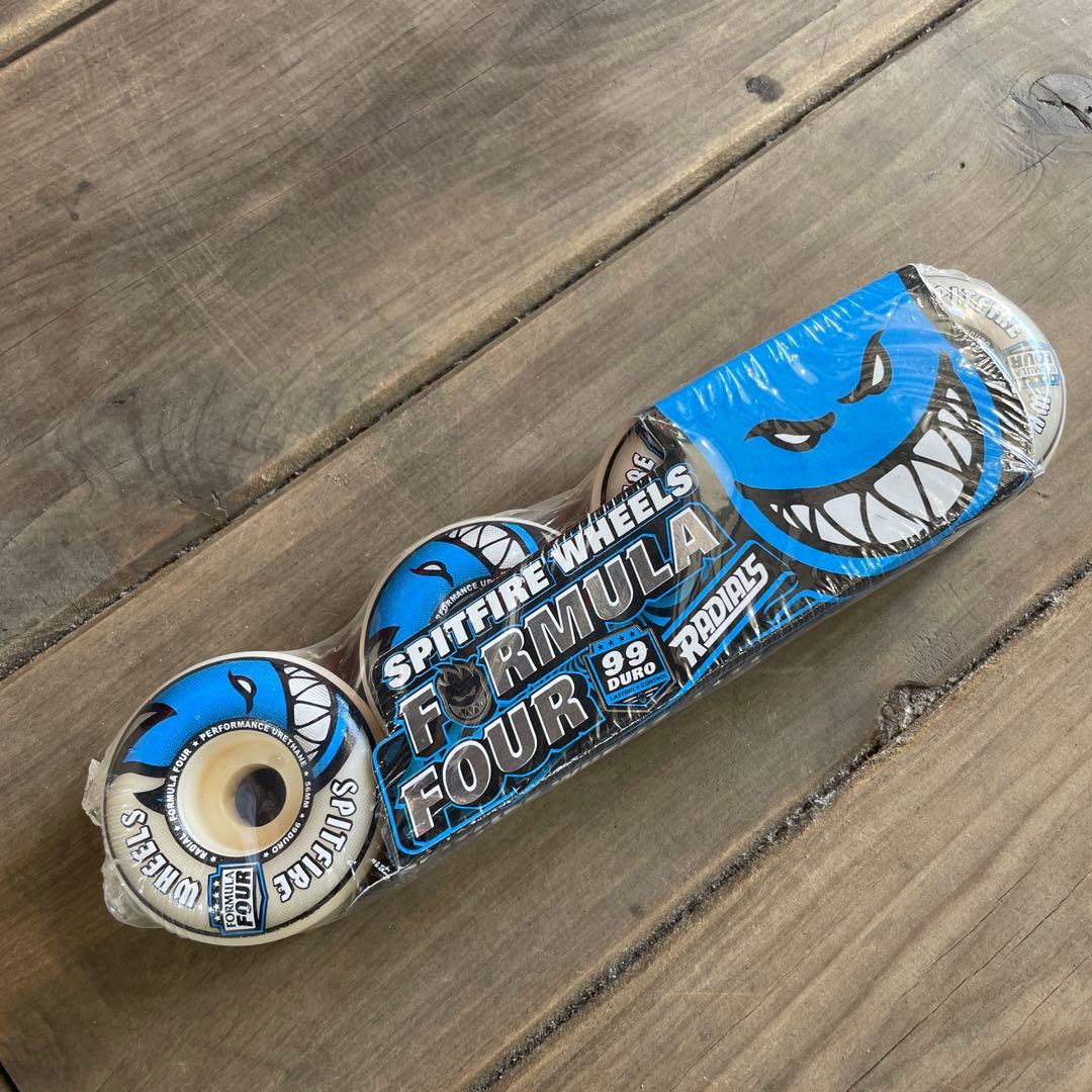 SpitfireFormulaFour99A スケートウィール 4個入り56ミリ Amazon | Spitfire Formula 4 99a 円錐形 フル54mm ホワイト W ブルー
