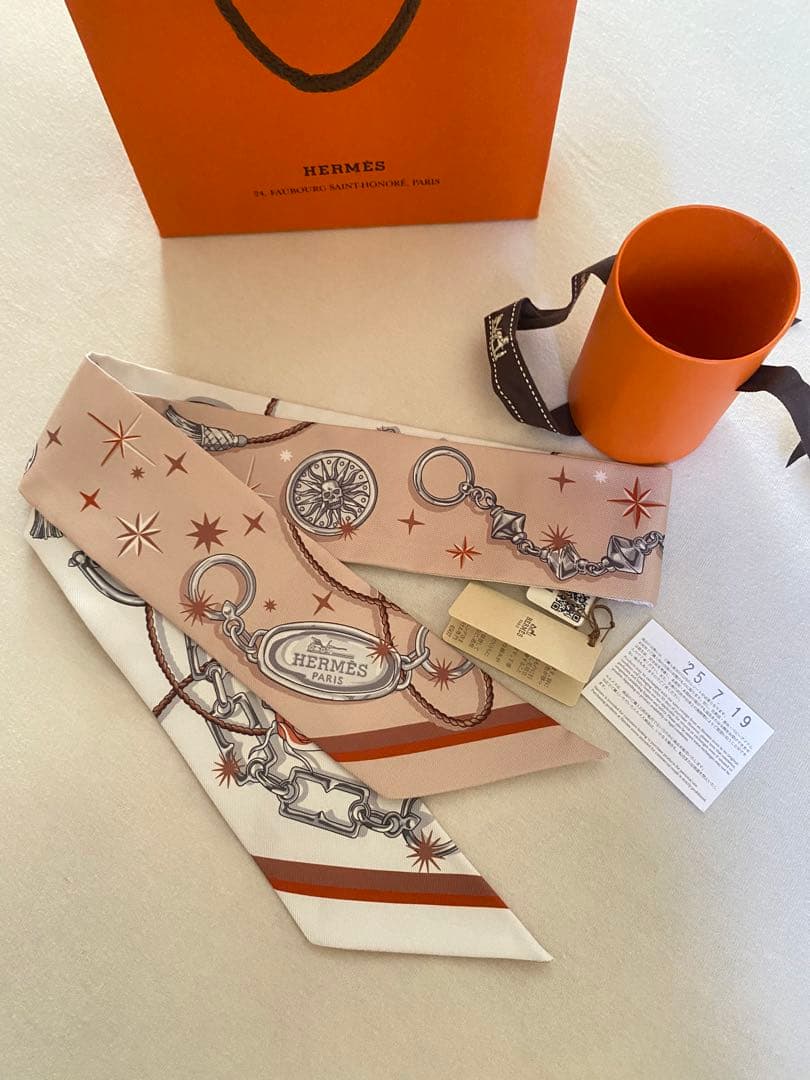 HERMES エルメスツイリー秋冬新作Twilly 《セ・ラ・フェット》