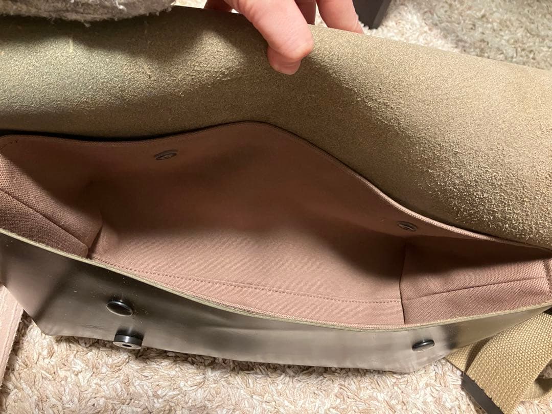 新品タグ付き】Uni&co ダークグリーン メッセンジャーバッグ