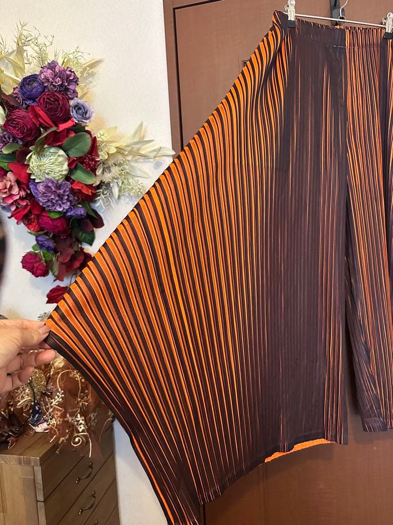 プリーツプリーズ アルトネオンワイドパンツ オレンジx 黒 美品 ネオン