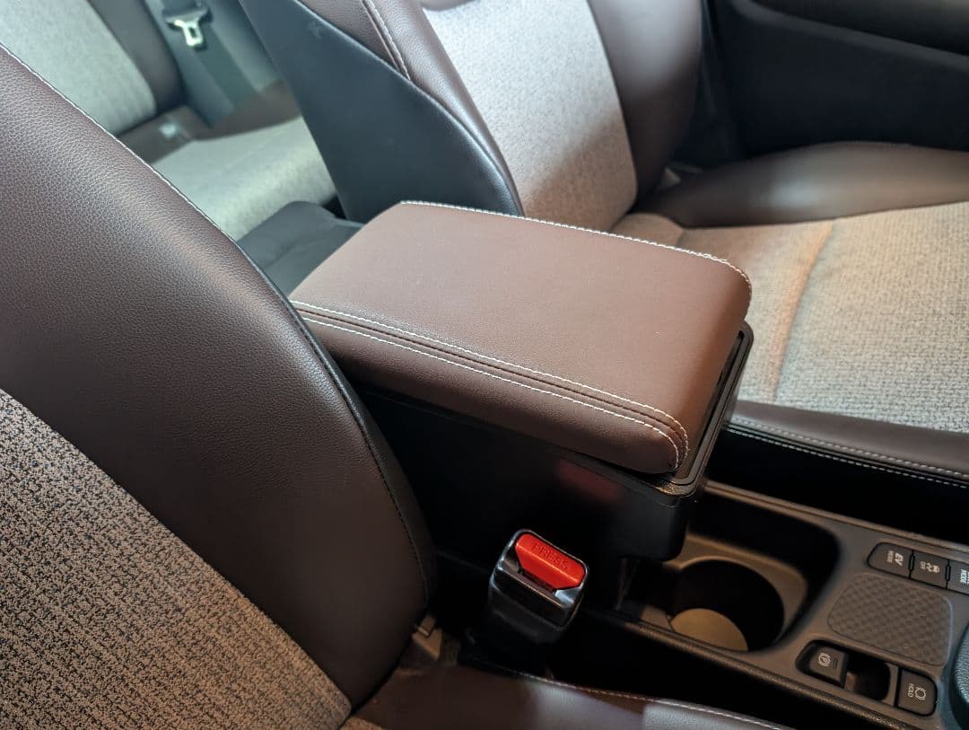 ヤリスクロス】 コンソールボックス、ラバー、フロアマット、カップ