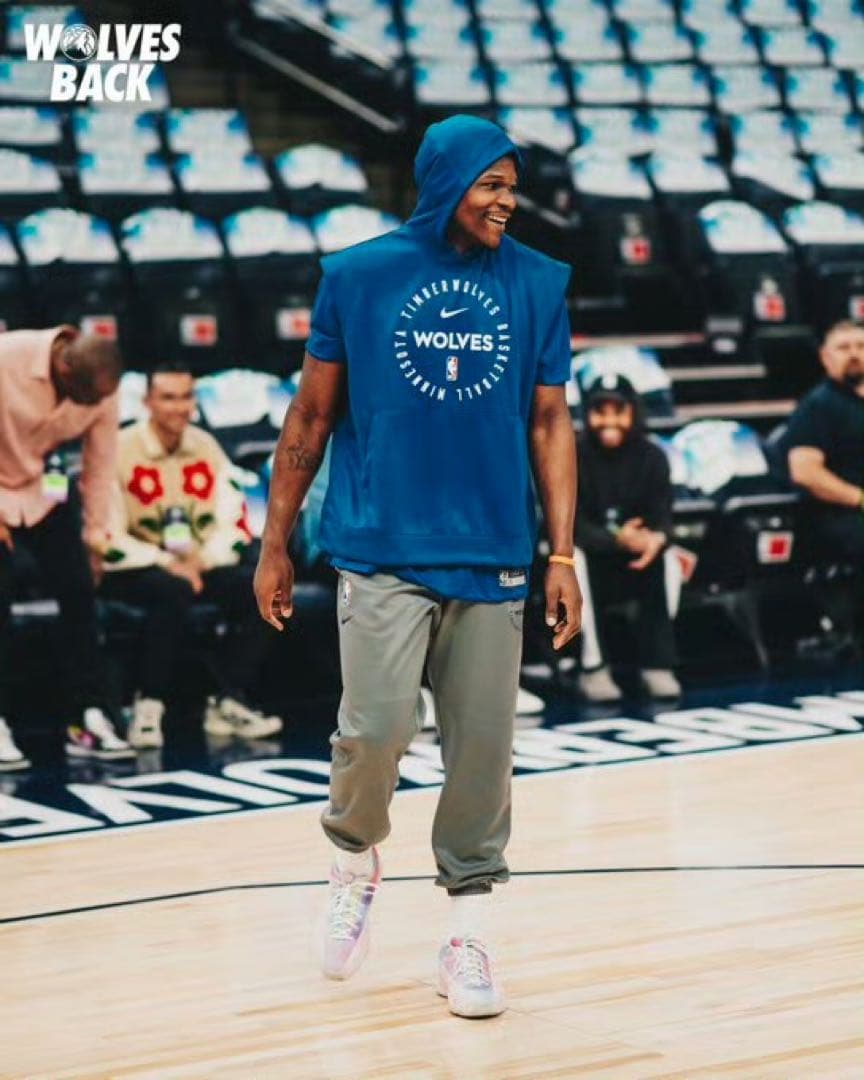 ナイキウルブズ NBA25シーズン選手支給品ノースリーブフーディーMt