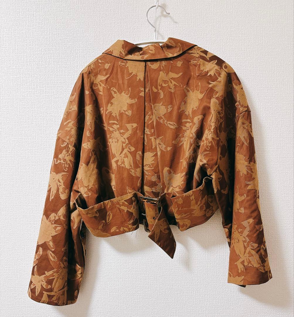 《彼女が犯人だと疑っている》ジャケット　スカート　セットアップ　TNEWTIES