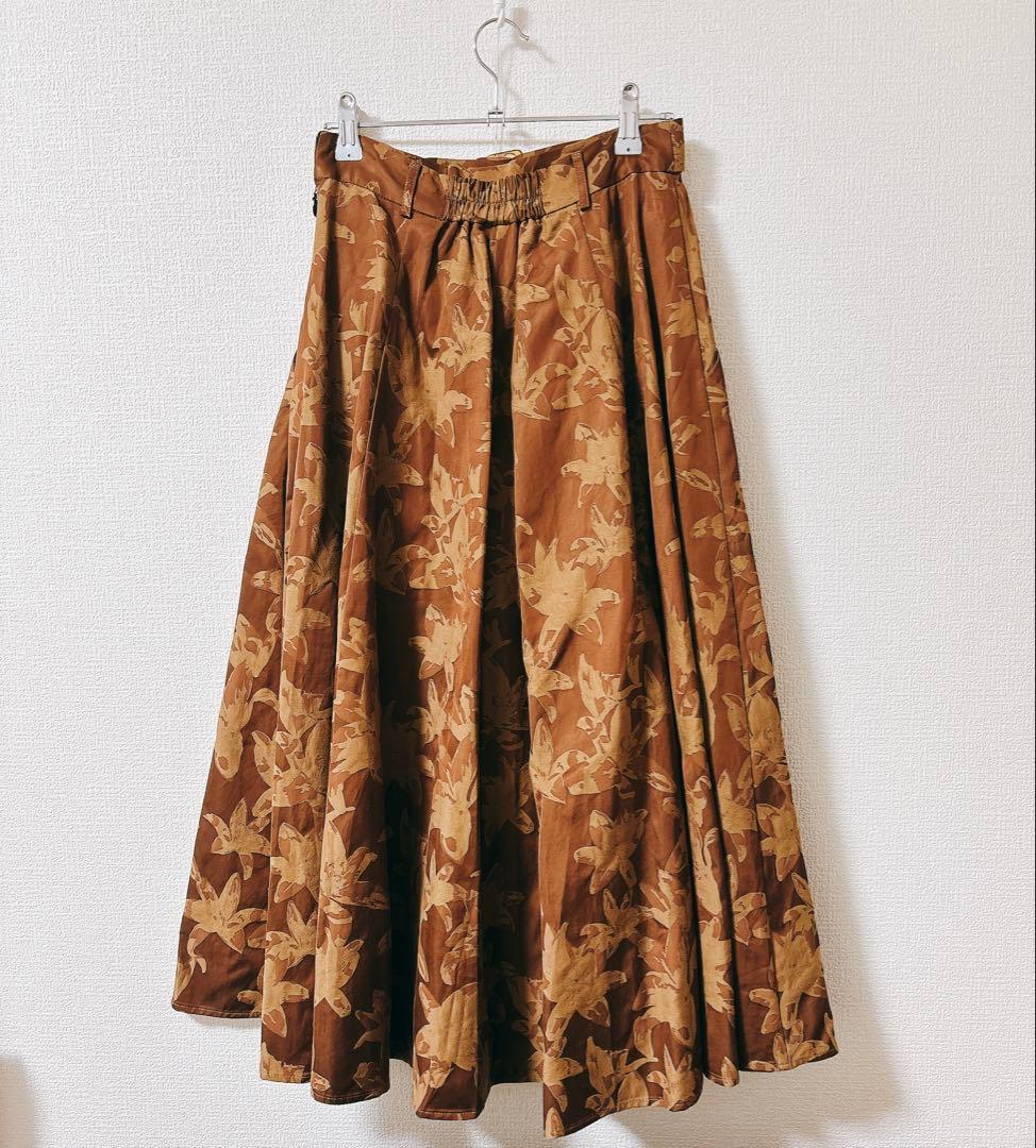 《彼女が犯人だと疑っている》ジャケット　スカート　セットアップ　TNEWTIES