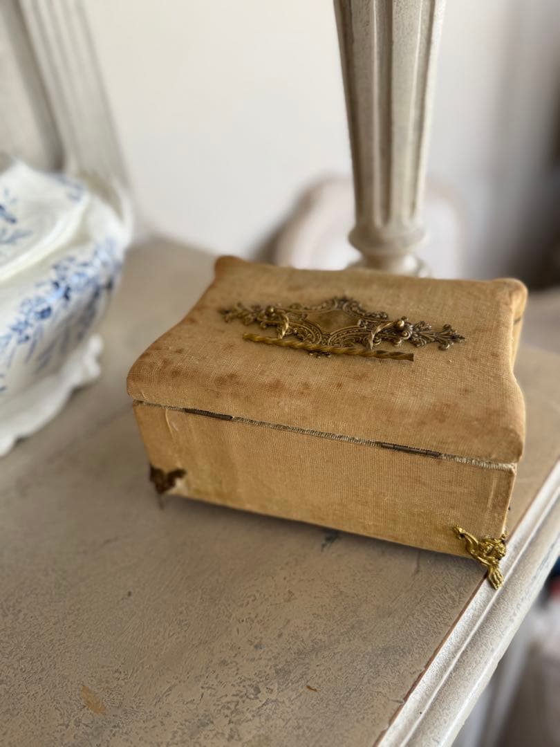 フランスアンティーク装飾ビジューコフレボックス中ライナーシルク