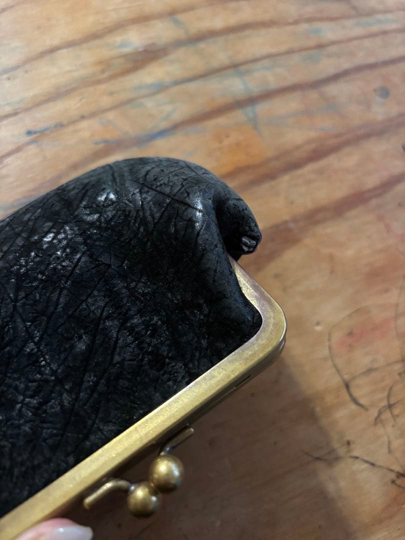 お値下げ依頼のためお値下げ！n25 カバの革。ブラックレザー がま口