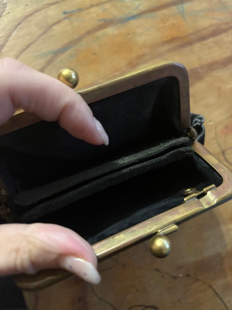 お値下げ依頼のためお値下げ！n25 カバの革。ブラックレザー がま口