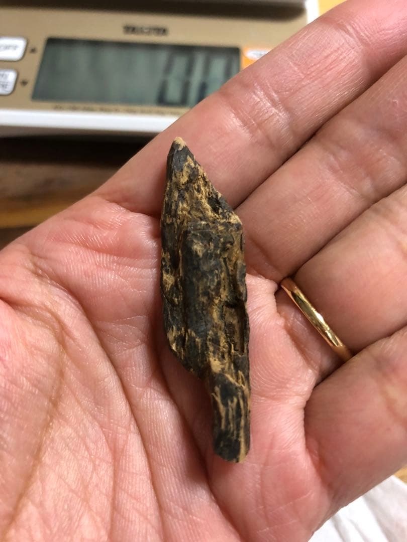 ベトナム産高品質沈香伽羅2g香木水に沈みます。 楽天市場】ベトナム産 天然沈香 高ランク甘味 5g 量り売り 沈水香木