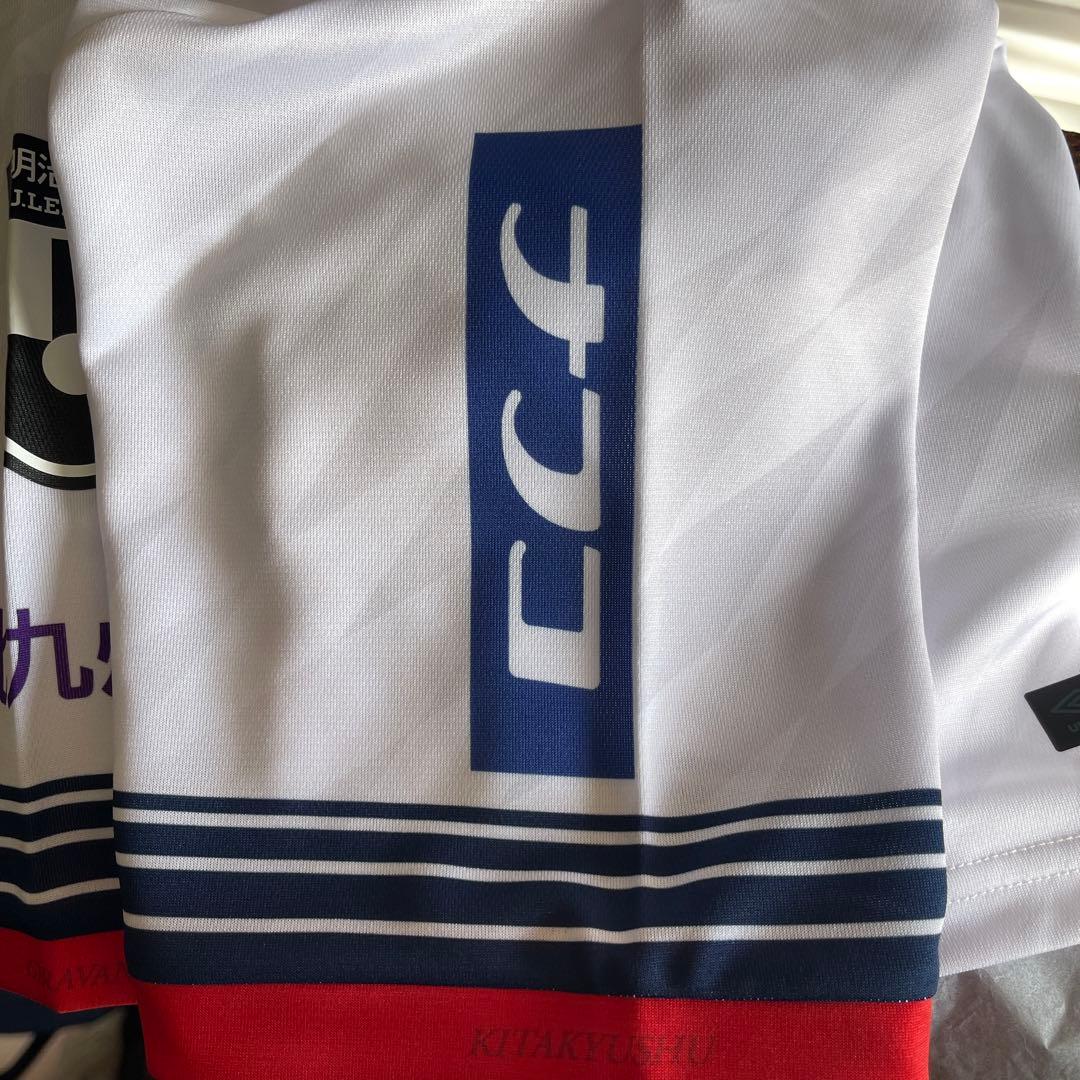 新品タグ付き ギラヴァンツ北九州 Umbro ホワイトサッカーユニフォーム