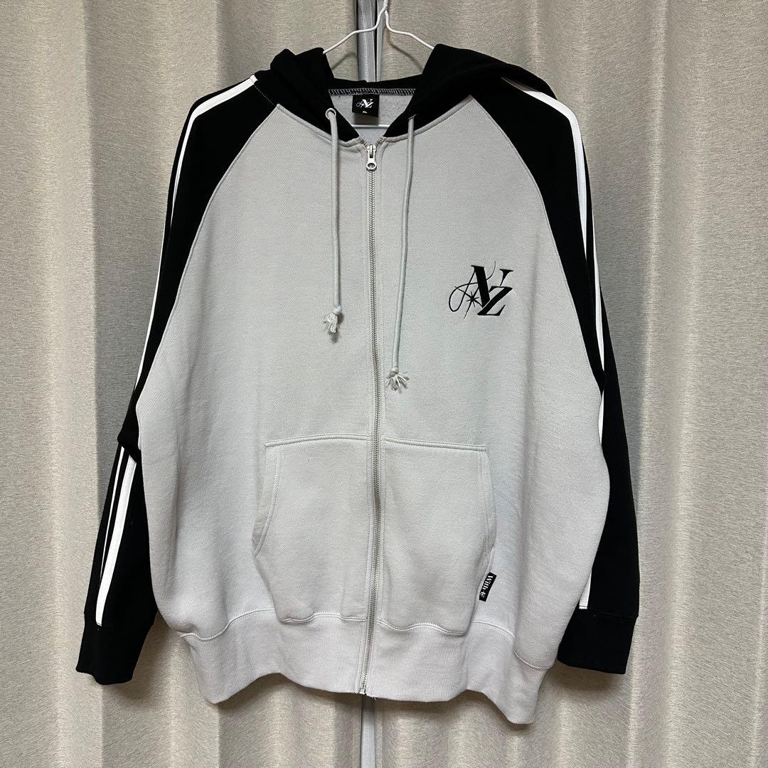 美品】NiziU AWAKE フーディー XL - メルカリ