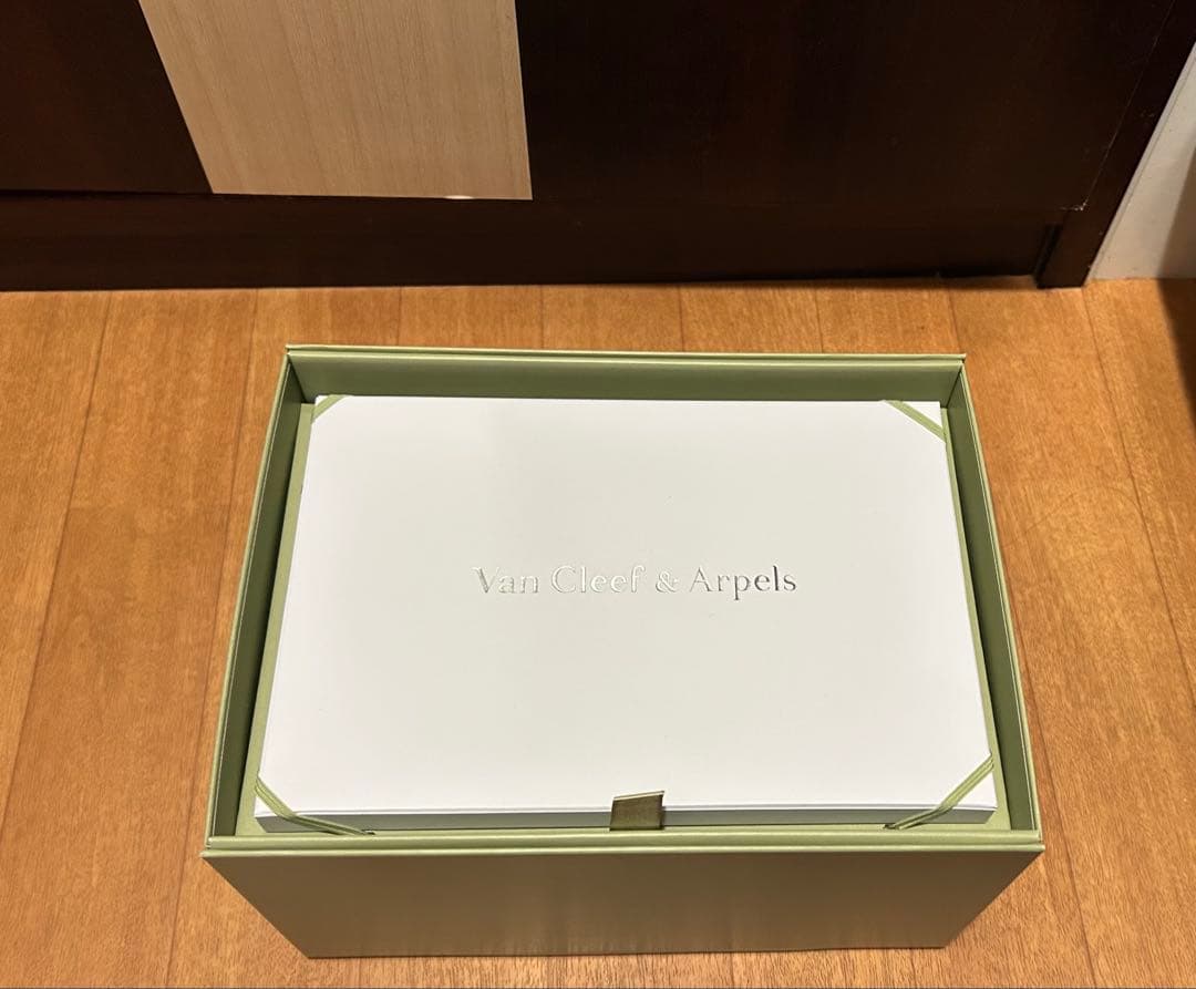 VanCleef&Arpels 箱のみ ギフトボックス VCA ヴァンクリ 空箱 - メルカリ