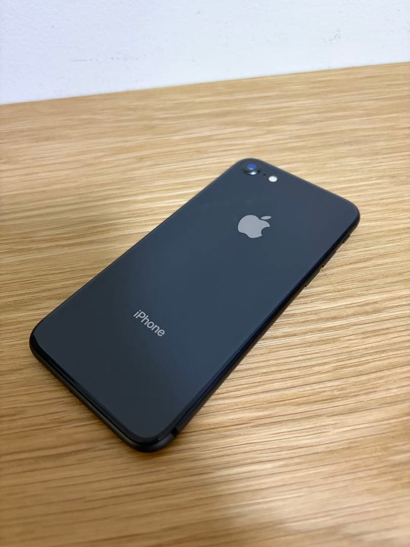 iPhone8 本体 スペースグレイ 64GB 正規品 - メルカリ