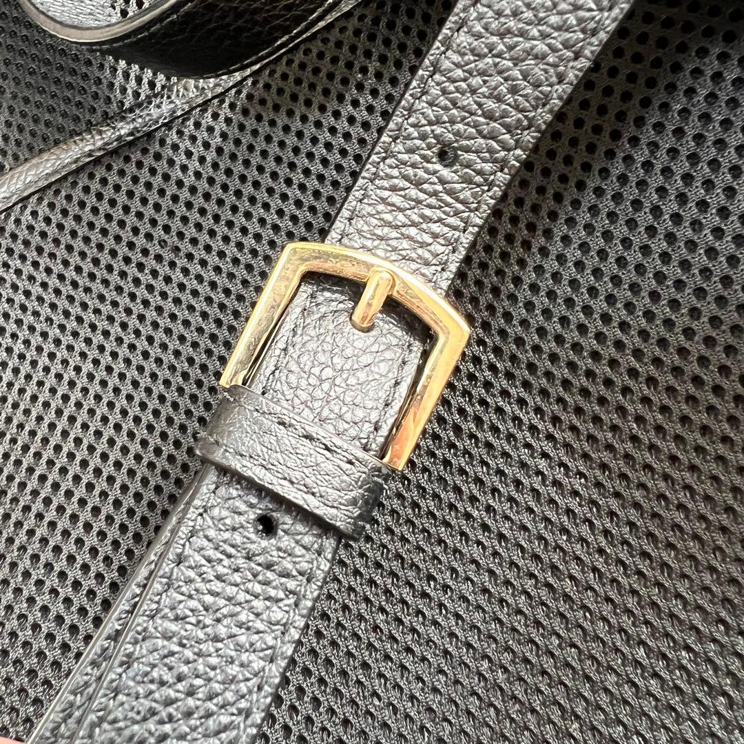 A416【美品】FURLA リュック レザー シボ革 黒 ゴールド金具 男女兼用