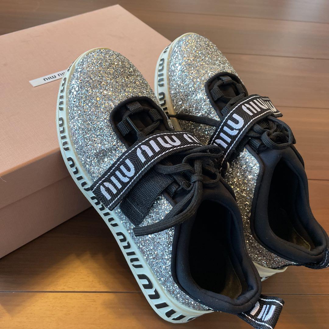 miumiu キラキラ スニーカー - メルカリ