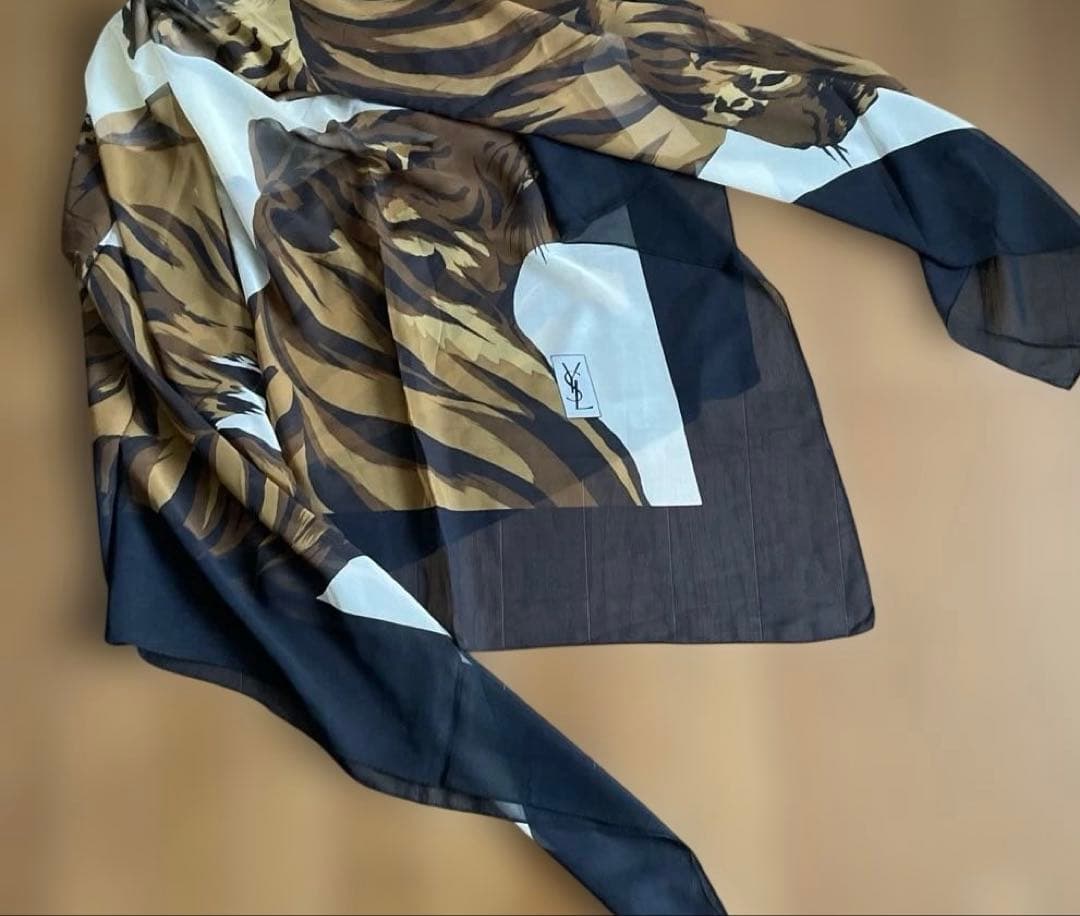 Yves Saint Laurent シルクスカーフ148㎝