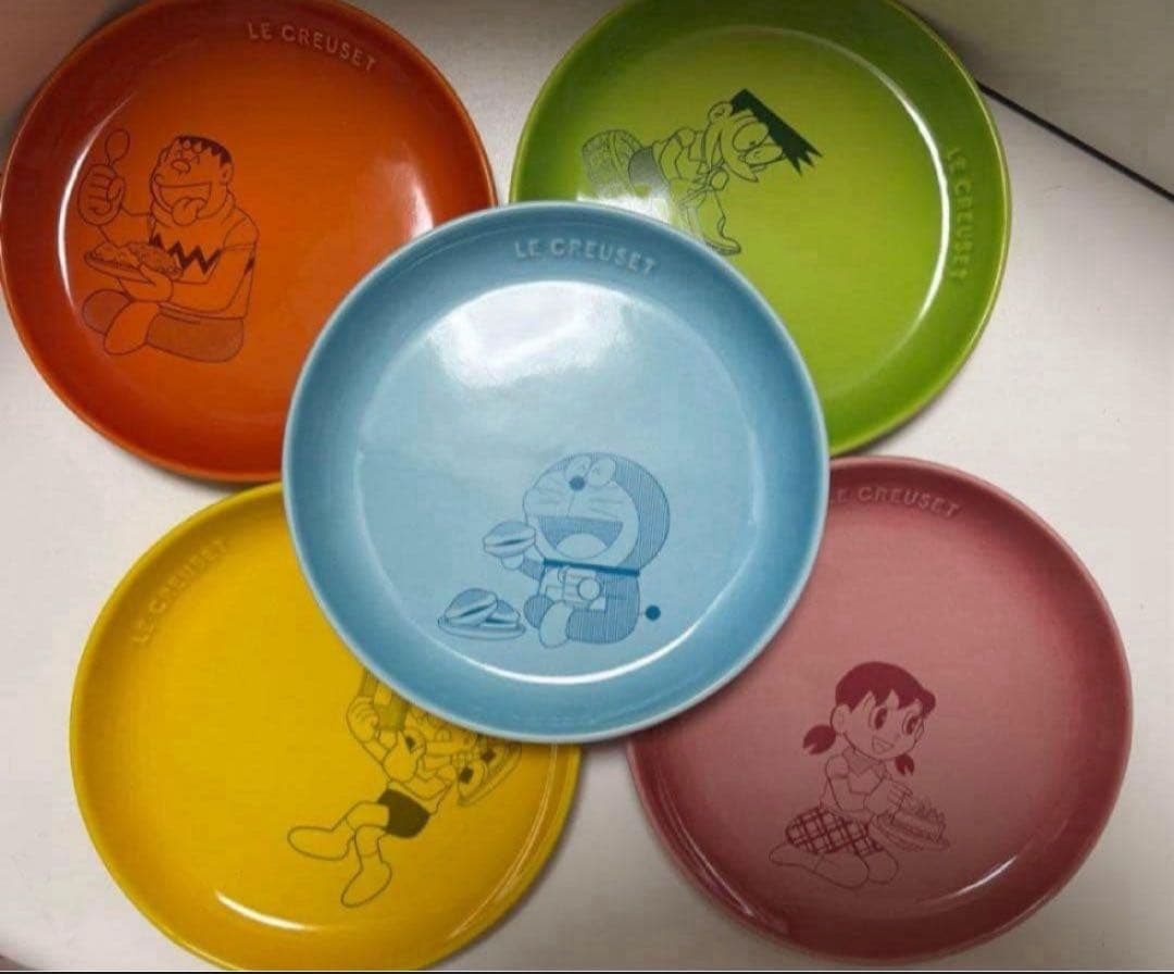 ル・クルーゼドラえもんオールスターズスフィアプレート17cm(5枚セット) ル・クルーゼのコレクションにオリジナルデザインのドラえもんが登場