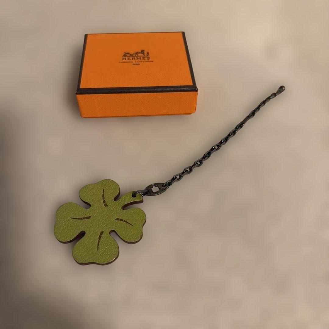 HERMES エルメス クローバー チャーム キーホルダー Yahoo!オークション -「エルメス チャーム クローバー」の落札相場