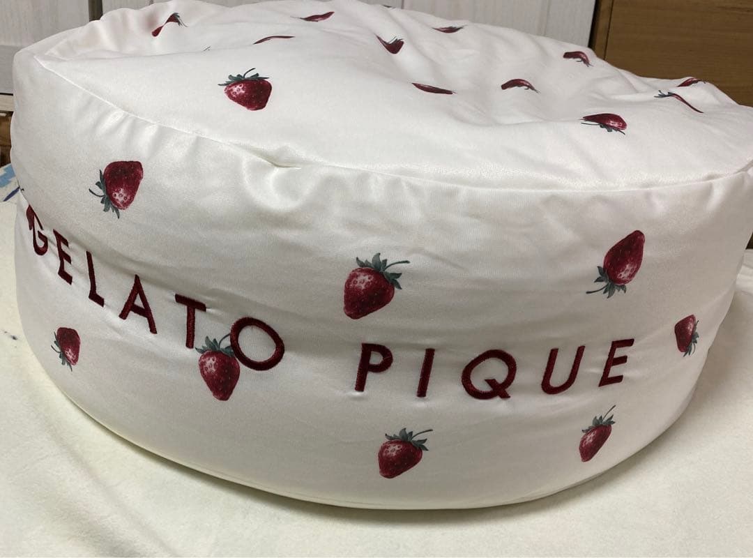 gelato piqueオンライン限定モチーフビーズクッションいちご柄