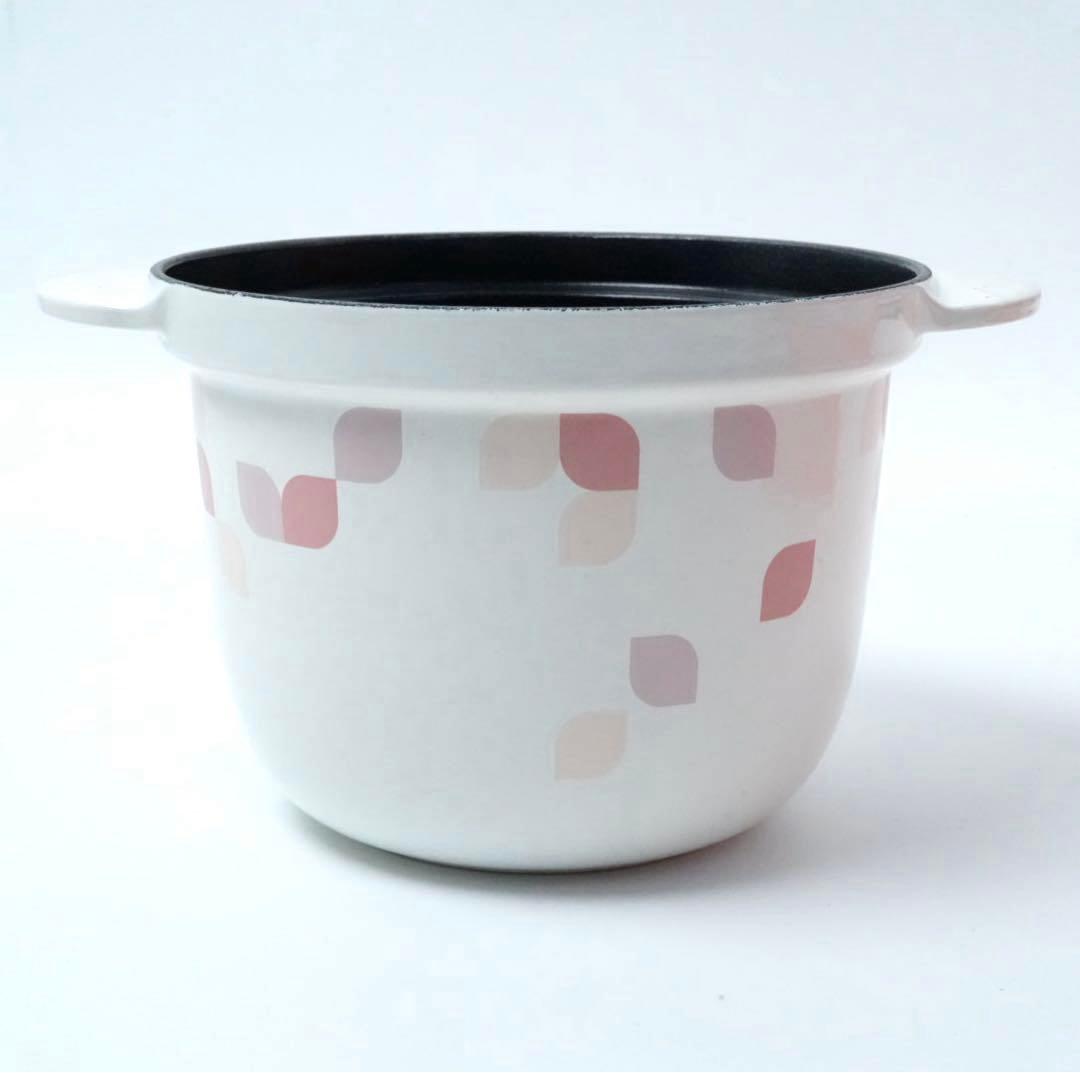 美品】LE CREUSET ココット エブリィ ペタル ホワイト18cm - メルカリ