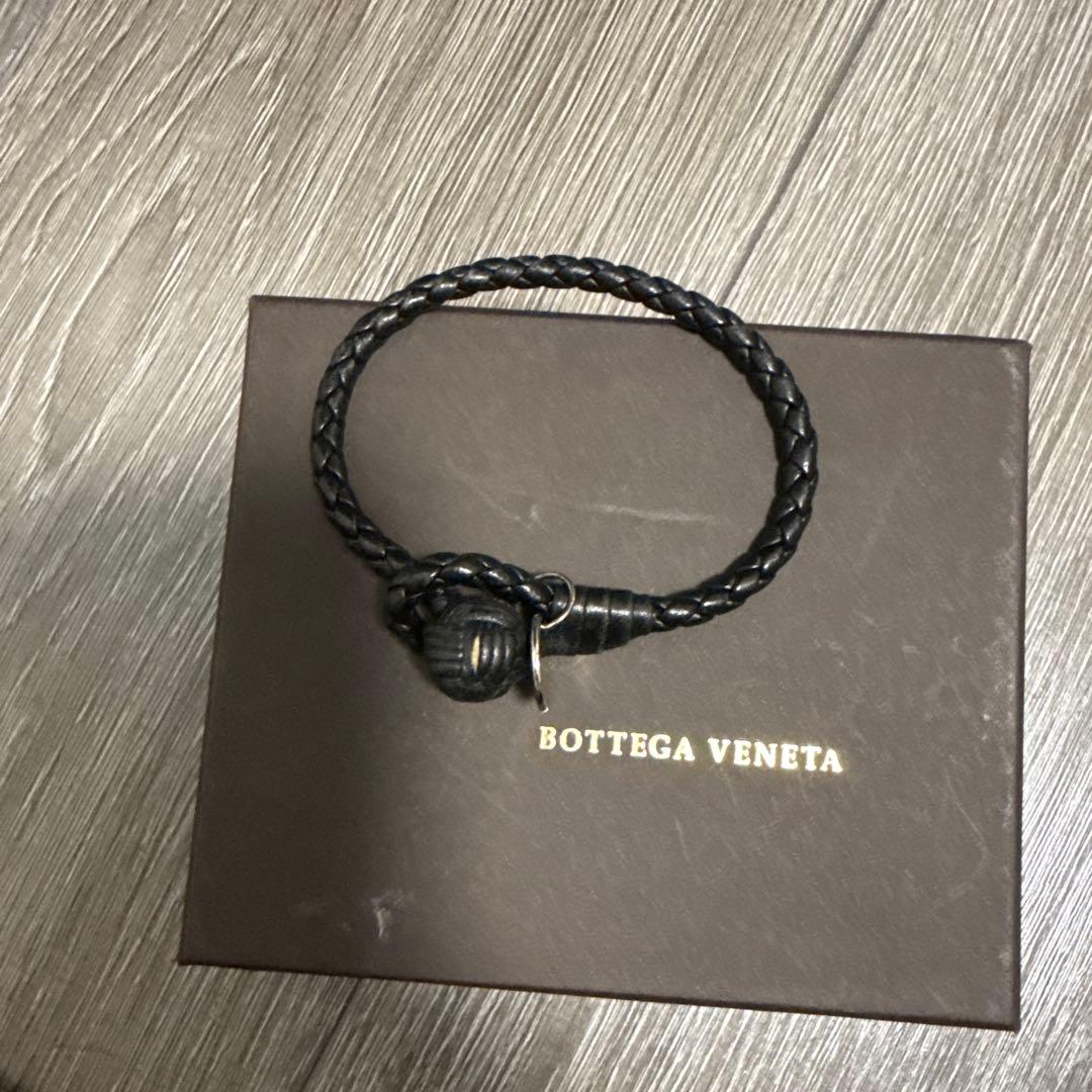 Bottega Veneta 黒編み込みレザーブレスレット ボッテガヴェネタ】ブラックレザー 編み込みブレスレット - メルカリ