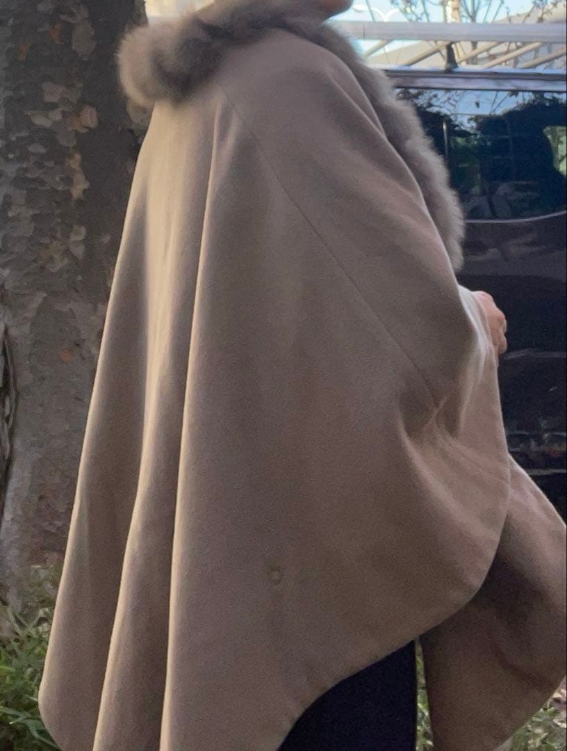 定価7⭐︎バーニーズ ファー付きグレーベージュポンチョ