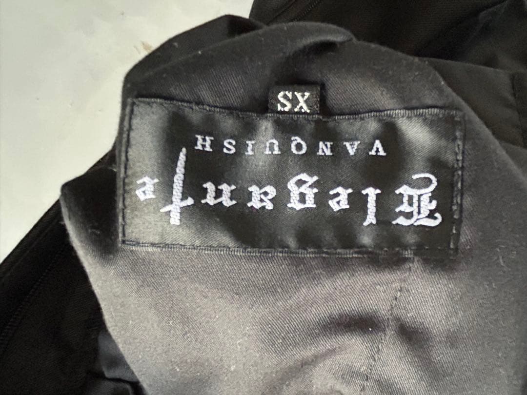 VANQUISH XS165cm 55kg前後に合うス 黒いスリムフィットスーツ