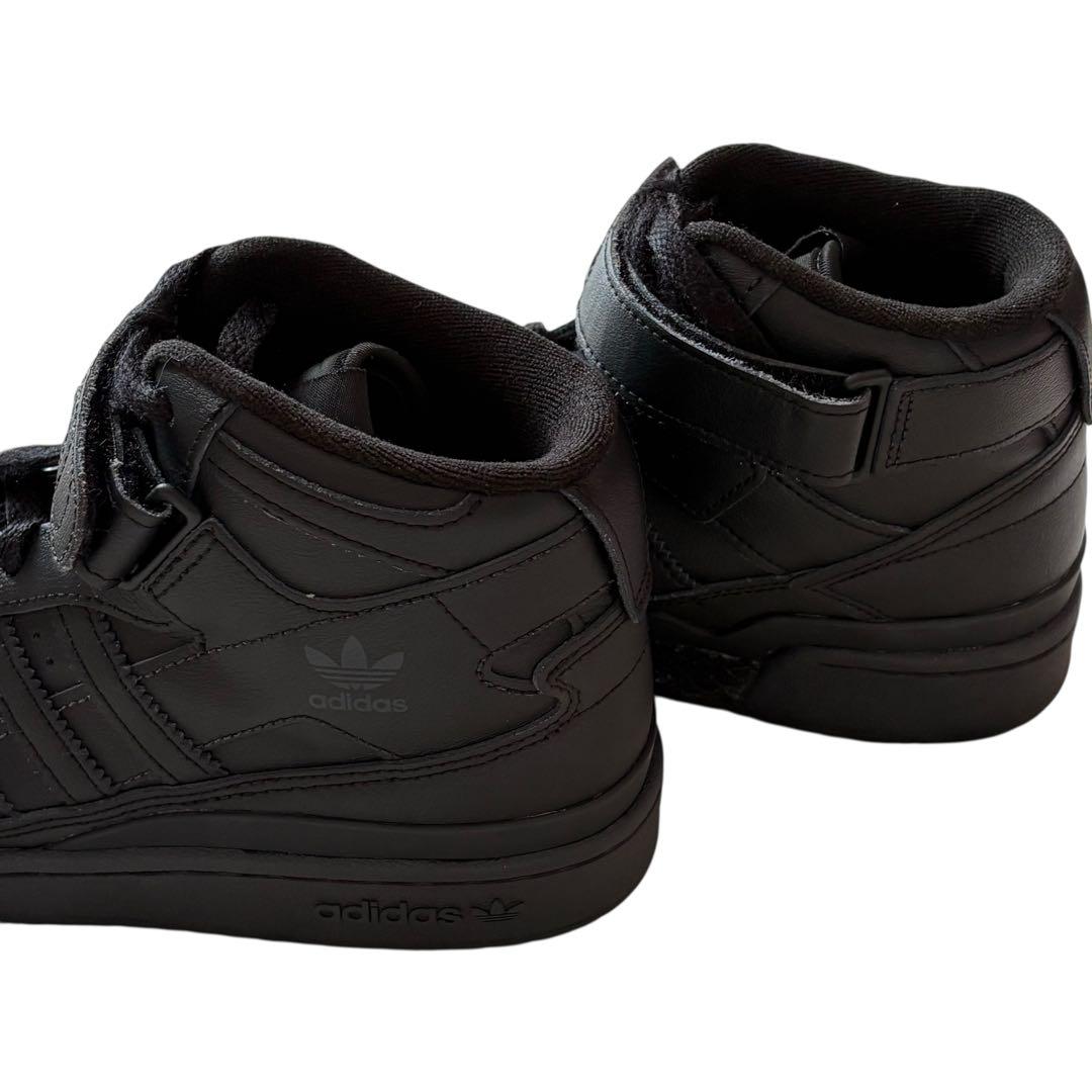 アディダス☆フォーラムミッドスニーカー バスケットボールシューズ