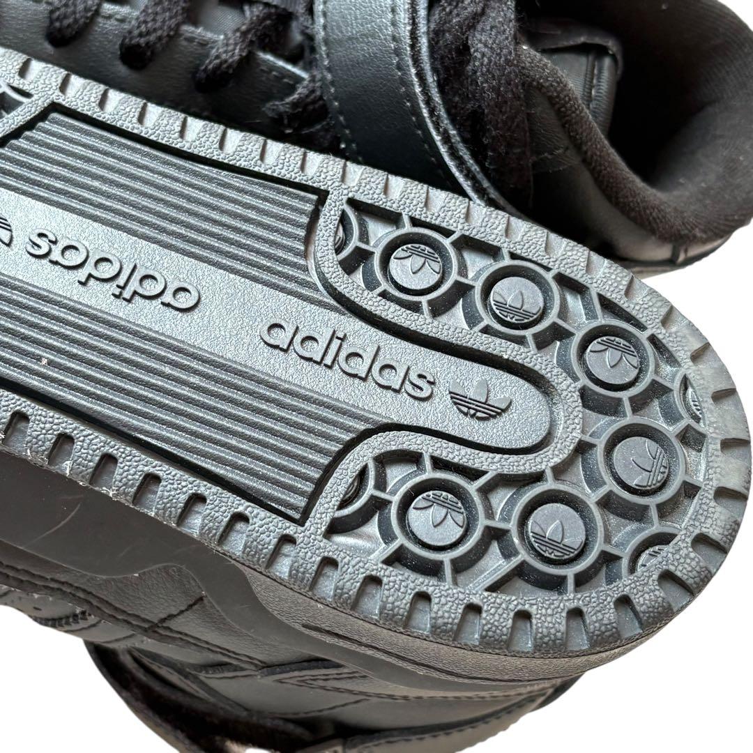 アディダス☆フォーラムミッドスニーカー バスケットボールシューズ