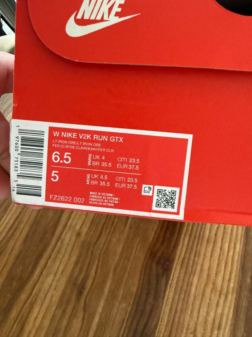 靴 W NIKE V2K RUN GTX 23.5cm