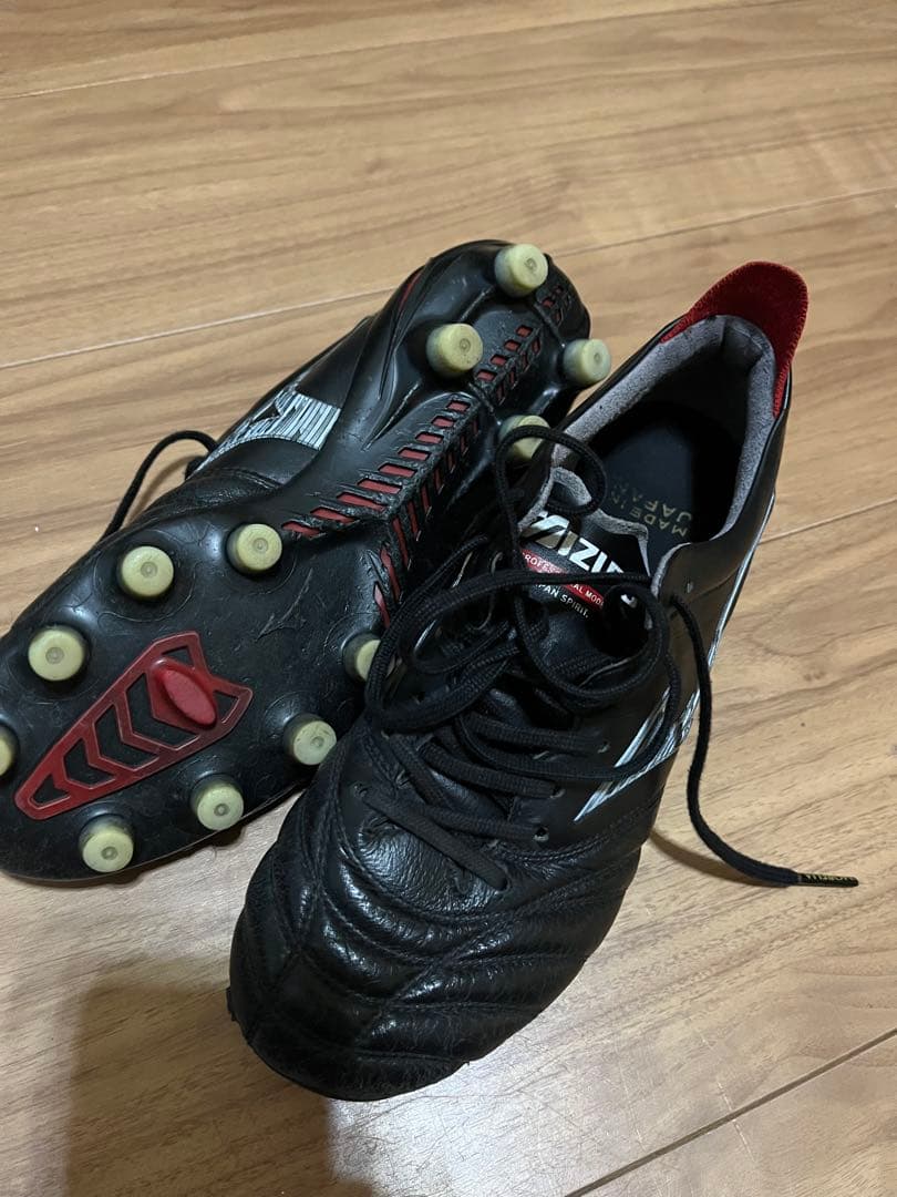 め*ゆ様 Mizuno モレリアネオサッカーシューズ ブラック/レッド ミズノ サッカースパイク モレリア NEO 4 β JAPAN ブラック レッド 土