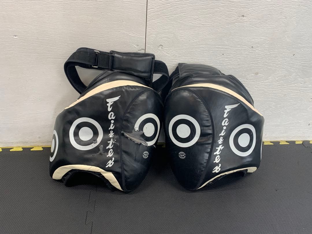 フェアテックス　ローミット Amazon.co.jp: Fairtex プロコンフェディショングローブ （Lace UP 紐