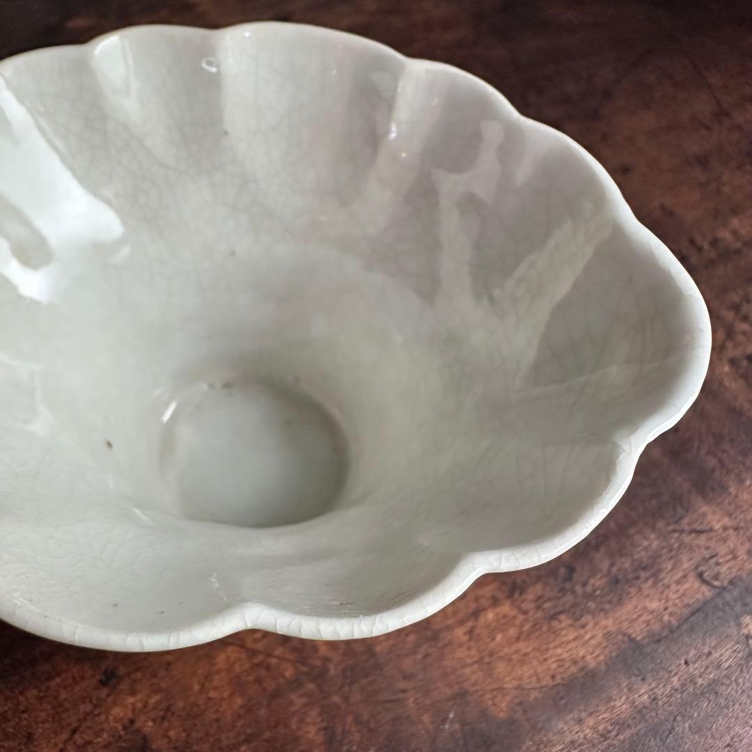 希少］美品 李朝 白磁 陽刻 十長生文 花形盃 朝鮮美術 酒器 杯 - メルカリ